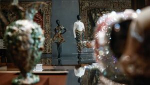 Louvre Fashion with AlyaBuzz Teavel
